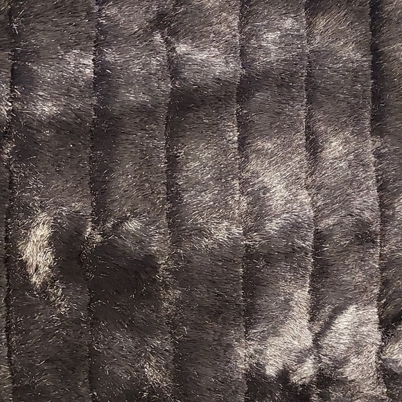 NWT Betsey Johnson Black Lux Faux Fur Ribbed Cropped Jacket, Size XL - Picture 4 of 8